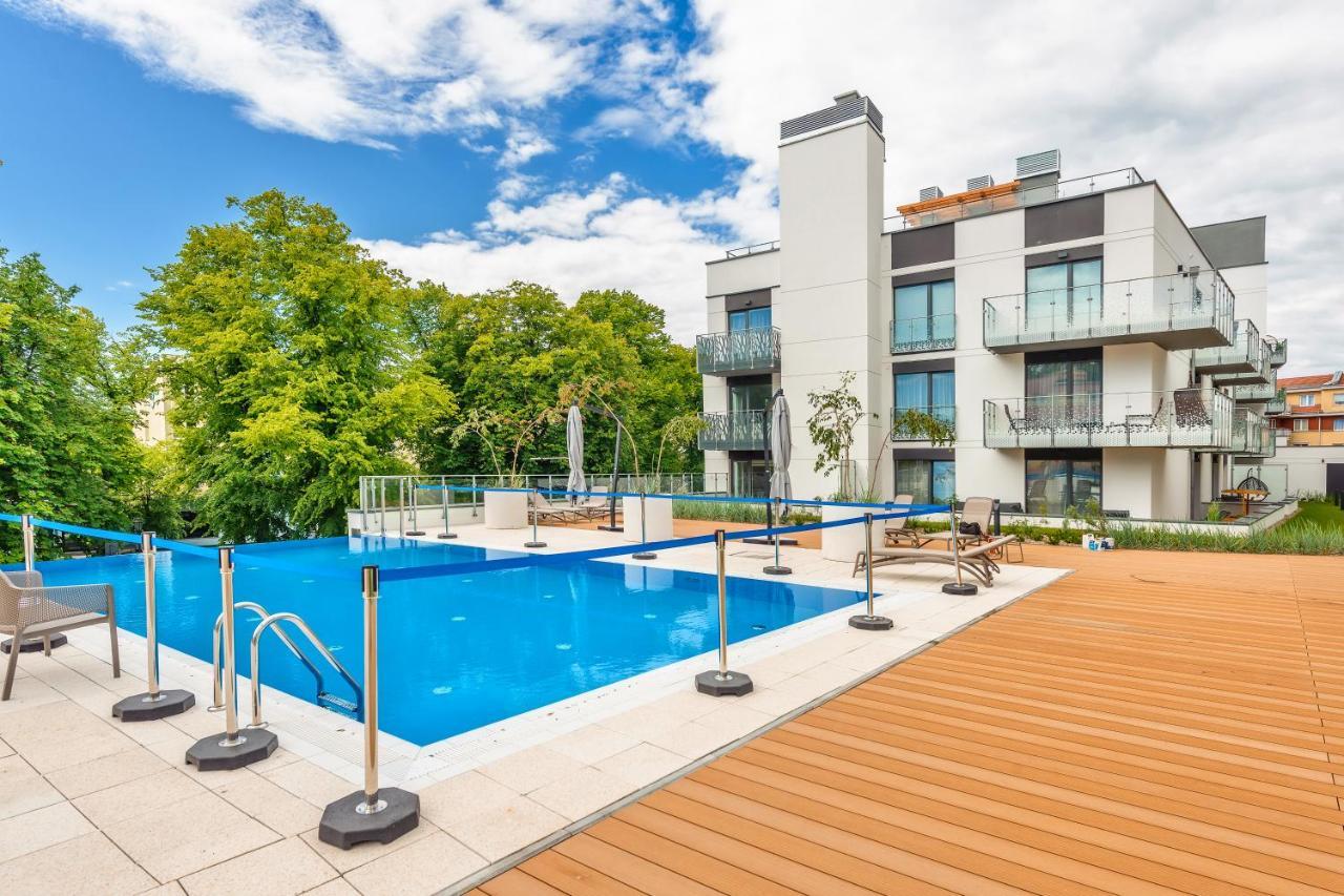Apartamenty Sun & Snow Nadmorskie Tarasy Z Basenem Kołobrzeg Esterno foto
