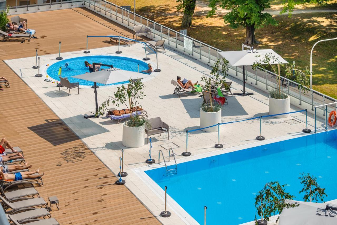 Apartamenty Sun & Snow Nadmorskie Tarasy Z Basenem Kołobrzeg Esterno foto