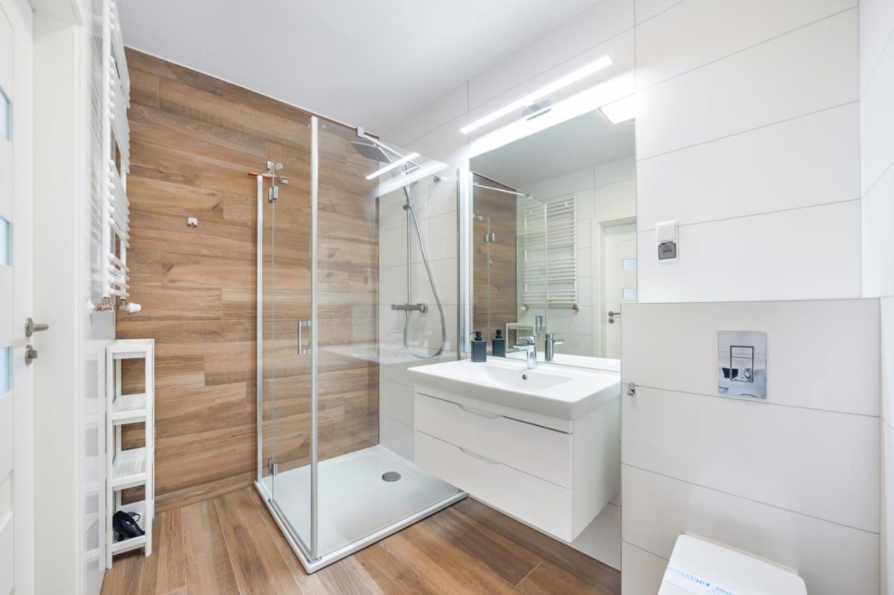 Apartamenty Sun & Snow Nadmorskie Tarasy Z Basenem Kołobrzeg Esterno foto
