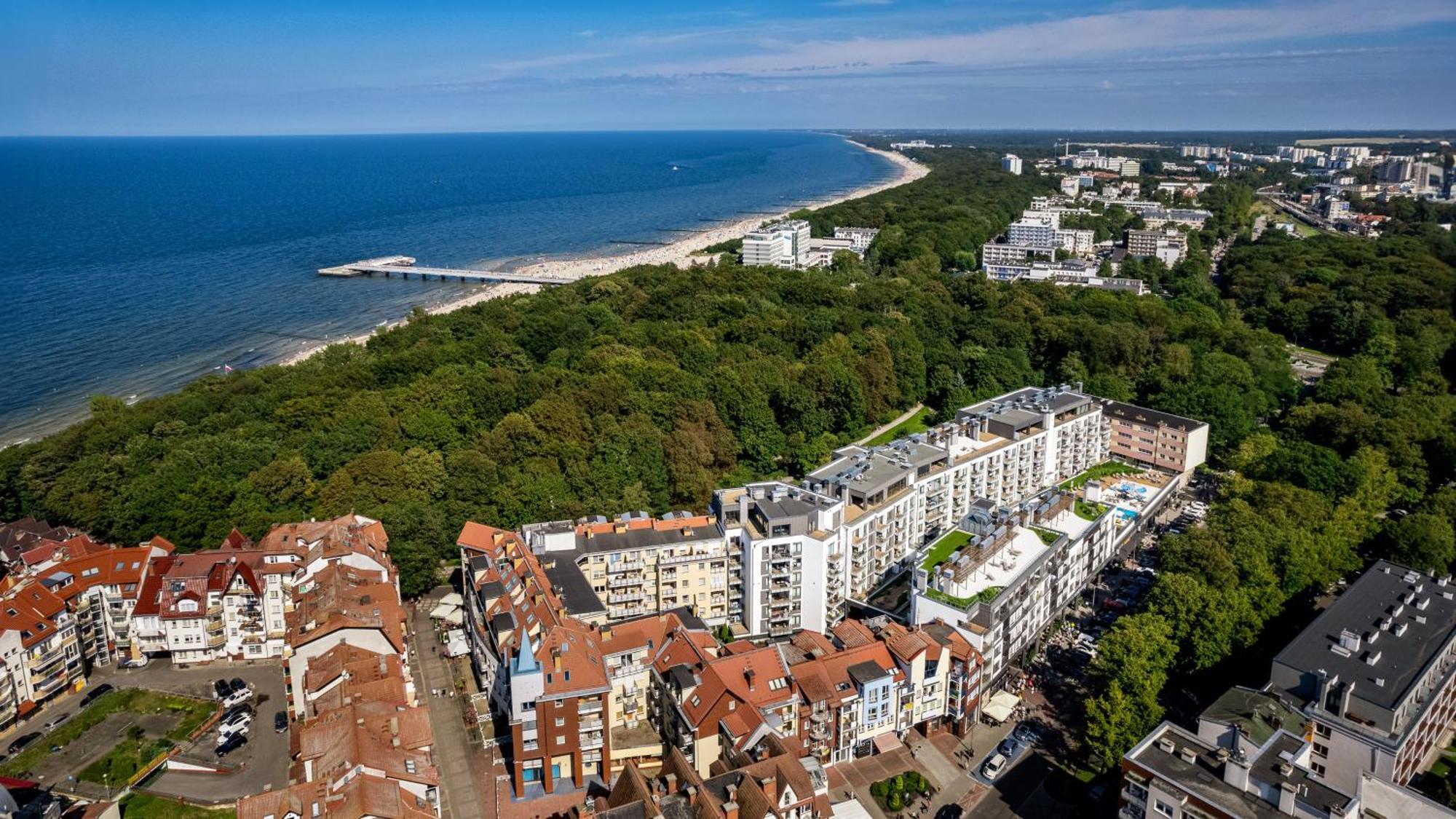 Apartamenty Sun & Snow Nadmorskie Tarasy Z Basenem Kołobrzeg Esterno foto