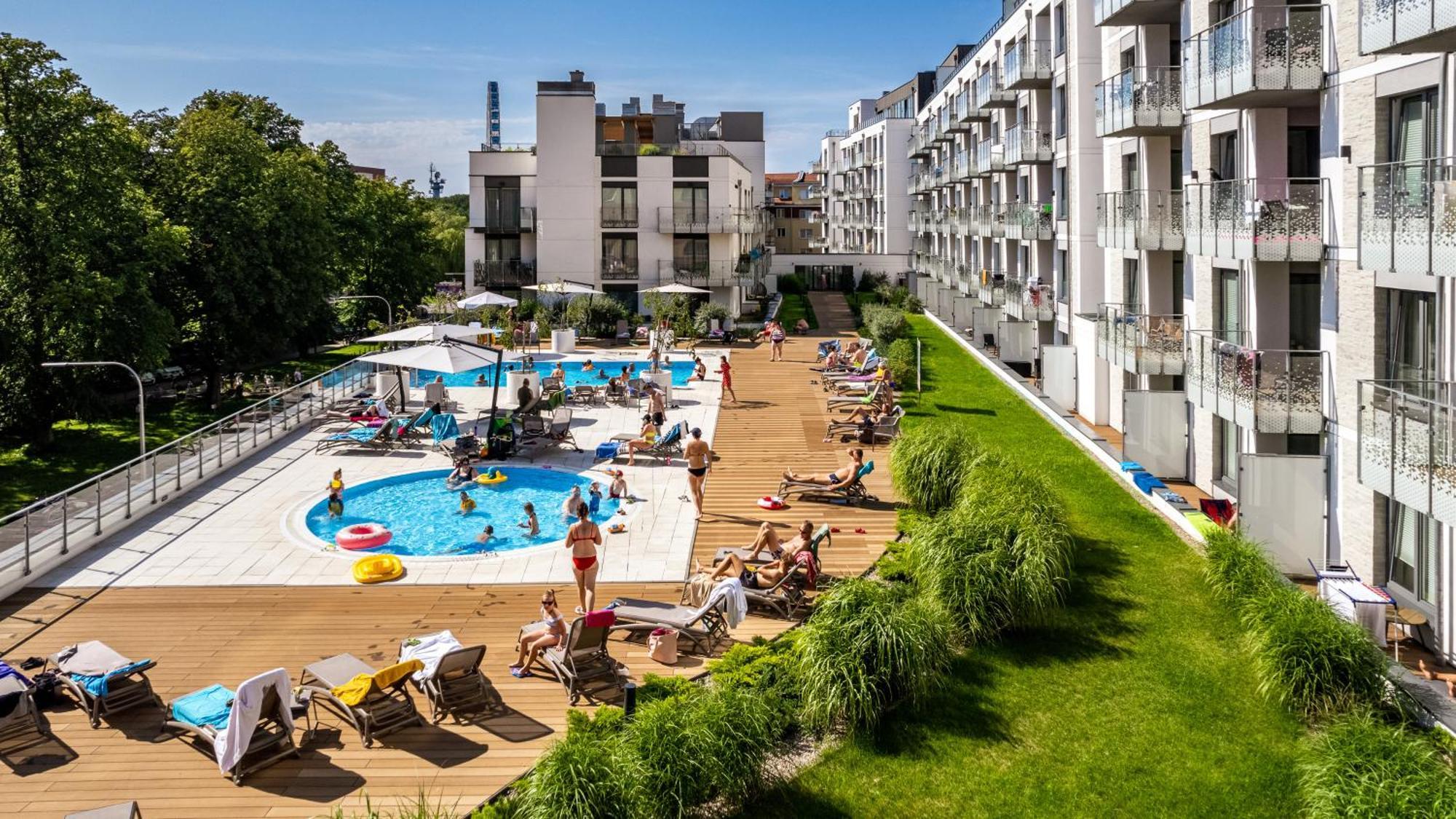 Apartamenty Sun & Snow Nadmorskie Tarasy Z Basenem Kołobrzeg Esterno foto