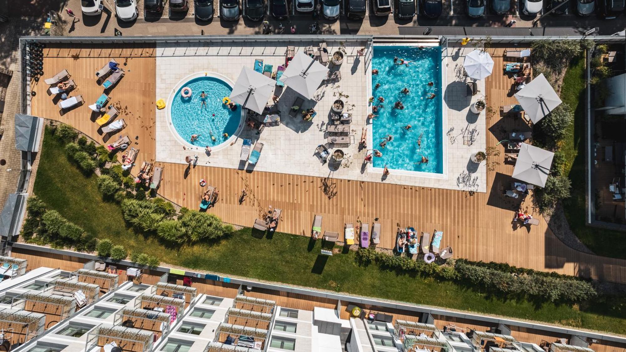 Apartamenty Sun & Snow Nadmorskie Tarasy Z Basenem Kołobrzeg Esterno foto